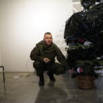 Kielce. Choinka pod choinkę Radia Kielce. Wojskowe drzewko powędrowało dla podopiecznych Ogniska Wychowawczego Caritas w Jędrzejowie / Aneta Cielibała-Gil / Radio Kielce