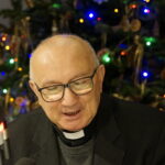 Piąty dzień akcji „Choinka pod choinkę”. Ojciec Zygfryd Wiecha ze Świętego Krzyża / Kamil Król / Radio Kielce