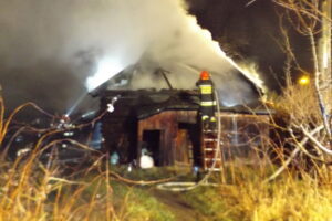 Pożar budynku mieszkalnego na osiedlu Sieje w Kielcach / KW PSP Kielce