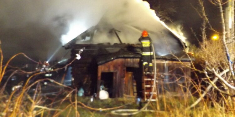 Pożar budynku mieszkalnego na osiedlu Sieje w Kielcach / KW PSP Kielce