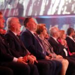 Gala konkursu Orlen dla Straży Pożarnej w Targach Kielce. Na zdjęciu (od lewej): Andrzej Pruś - sekretarz wojewódzki PiS, wicewojewoda Andrzej Bętkowski, poseł Marek Kwitek, poseł Maria Zuba, poseł Krzysztof Lipiec i poseł Anna Krupka / Marzena Mąkosa / Radio Kielce