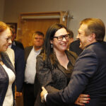 Inauguracyjna sesja Rady Powiatu Kieleckiego. Gratulacje dla nowego starosty kieleckiego Mirosława Gębskiego / Jarosław Kubalski / Radio Kielce