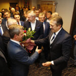 Inauguracyjna sesja Rady Powiatu Kieleckiego. Gratulacje dla nowego starosty kieleckiego Mirosława Gębskiego / Jarosław Kubalski / Radio Kielce