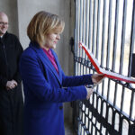 Oficjalne oddanie po renowacji zabytkowej Bramy Wschodniej. Wiceminister sportu i turystyki Anna Krupka / Jarosław Kubalski / Radio Kielce