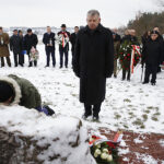 Łopuszno. Obchody 75. rocznicy rozstrzelania 15 żołnierzy po akcji  „Niekłański Październik”. Senator Jarosław Rusiecki / Jarosław Kubalski / Radio Kielce