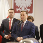 Spotkanie opłatkowe parlamentarzystów i dziennikarzy u wojewody świętokrzyskiego Agaty Wojtyszek. Przemawia Marek Kwitek, poseł PiS / Jarosław Kubalski / Radio Kielce