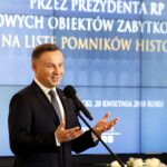 Uroczystość wręczenia rozporządzeń uznających nowe obiekty zabytkowe za Pomniki Historii. Prezydent RP Andrzej Duda / Jarosław Kubalski / Radio Kielce