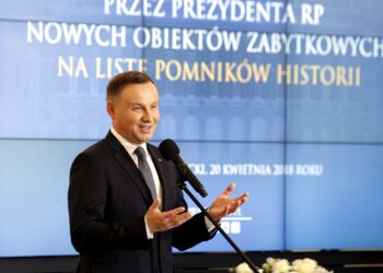 Uroczystość wręczenia rozporządzeń uznających nowe obiekty zabytkowe za Pomniki Historii. Prezydent RP Andrzej Duda / Jarosław Kubalski / Radio Kielce