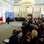 Uroczystość wręczenia rozporządzeń uznających nowe obiekty zabytkowe za Pomniki Historii / Jarosław Kubalski / Radio Kielce