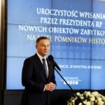 Uroczystość wręczenia rozporządzeń uznających nowe obiekty zabytkowe za Pomniki Historii. Prezydent RP Andrzej Duda / Jarosław Kubalski / Radio Kielce