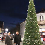 W Busku-Zdroju oficjalnie rozświetlono bożonarodzeniowe dekoracje / Marta Gajda / Radio Kielce