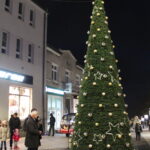 W Busku-Zdroju oficjalnie rozświetlono bożonarodzeniowe dekoracje / Marta Gajda / Radio Kielce