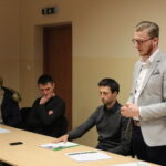 Mieszkańcy miejscowości Strzelce w gminie Oleśnica nie zgadzają się na  planowaną w ich wsi budowę farmy fotowoltaicznej / Marta Gajda / Radio Kielce