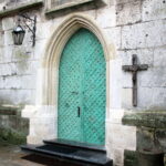 Drzwi bazyliki kolegiackiej Narodzenia Najświętszej Maryi Panny w Wiślicy po renowacji / Marta Gajda / Radio Kielce