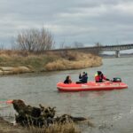 Sandomierz. Zimowa przeprawa Wisły wpław / Grażyna Szlęzak - Wójcik / Radio Kielce