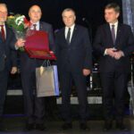 Gala XX Świętokrzyskiej Nagrody Jakości. Od lewej: Grzegorz Banaś, radny sejmiku, Ireneusz Janik, firma FABET, Andrzej Bętkowski, marszałek województwa świętokrzyskiego, Grzegorz Banaś, radny sejmiku / Zbigniew Masternak / Urząd Marszałkowski Województwa Świętokrzyskiego