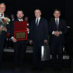 Gala XX Świętokrzyskiej Nagrody Jakości. Od lewej: Grzegorz Banaś, radny sejmiku, Michał Cielibała, firma Biurex, Andrzej Bętkowski, marszałek województwa świętokrzyskiego, Andrzej Pruś, przewodniczący sejmiku / Zbigniew Masternak / Urząd Marszałkowski Województwa Świętokrzyskiego