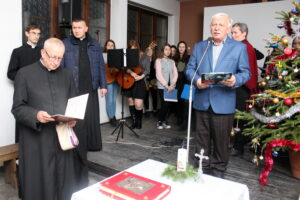 Wigilia dla ubogich, bezdomnych i samotnych w domu parafialnym przy kościele św. Brata Alberta / Marta Gajda / Radio Kielce