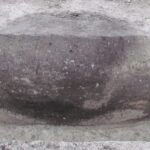 Odkrycia archeologów przy przy drodze wojewódzkiej 767 na odcinku Pińczów - Pasturka. Jama zasobowa / Muzeum Regionalne w Pińczowie