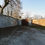 Jędrzejów. Kaplica bł. Wincentego Kadłubka, barokowa dzwonnica oraz XVIII-wieczna brama wjazdowa klasztoru cystersów w Jędrzejowie odzyskują dawny blask / Ewa Pociejowska-Gawęda / Radio Kielce