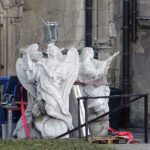 Jędrzejów. Kaplica bł. Wincentego Kadłubka, barokowa dzwonnica oraz XVIII-wieczna brama wjazdowa klasztoru cystersów w Jędrzejowie odzyskują dawny blask / Ewa Pociejowska-Gawęda / Radio Kielce