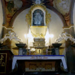 Jędrzejów. Kaplica bł. Wincentego Kadłubka, barokowa dzwonnica oraz XVIII-wieczna brama wjazdowa klasztoru cystersów w Jędrzejowie odzyskują dawny blask / Ewa Pociejowska-Gawęda / Radio Kielce