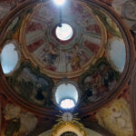 Jędrzejów. Kaplica bł. Wincentego Kadłubka, barokowa dzwonnica oraz XVIII-wieczna brama wjazdowa klasztoru cystersów w Jędrzejowie odzyskują dawny blask / Ewa Pociejowska-Gawęda / Radio Kielce