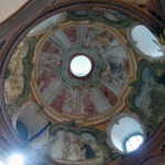 Jędrzejów. Kaplica bł. Wincentego Kadłubka, barokowa dzwonnica oraz XVIII-wieczna brama wjazdowa klasztoru cystersów w Jędrzejowie odzyskują dawny blask / Ewa Pociejowska-Gawęda / Radio Kielce