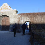 Jędrzejów. Kaplica bł. Wincentego Kadłubka, barokowa dzwonnica oraz XVIII-wieczna brama wjazdowa klasztoru cystersów w Jędrzejowie odzyskują dawny blask / Ewa Pociejowska-Gawęda / Radio Kielce