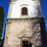 Jędrzejów. Kaplica bł. Wincentego Kadłubka, barokowa dzwonnica oraz XVIII-wieczna brama wjazdowa klasztoru cystersów w Jędrzejowie odzyskują dawny blask / Ewa Pociejowska-Gawęda / Radio Kielce