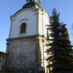 Jędrzejów. Kaplica bł. Wincentego Kadłubka, barokowa dzwonnica oraz XVIII-wieczna brama wjazdowa klasztoru cystersów w Jędrzejowie odzyskują dawny blask / Ewa Pociejowska-Gawęda / Radio Kielce