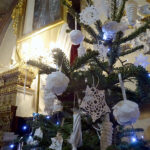 Jędrzejów. Patriotyczne choinki w klasztorze Ojców Cystersów / Ewa Pociejowska-Gawęda / Radio Kielce
