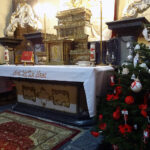 Jędrzejów. Patriotyczne choinki w klasztorze Ojców Cystersów / Ewa Pociejowska-Gawęda / Radio Kielce