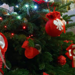 Jędrzejów. Patriotyczne choinki w klasztorze Ojców Cystersów / Ewa Pociejowska-Gawęda / Radio Kielce