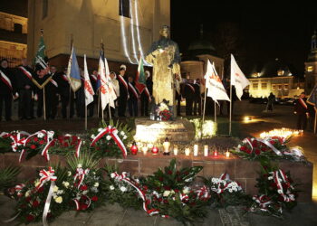 13.12.2017 Kielce. 36. rocznica wprowadzenia stanu wojennego w Polsce. Uroczystości pod pomnikiem księdza Jerzego Popiełuszki / Jarosław Kubalski / Radio Kielce