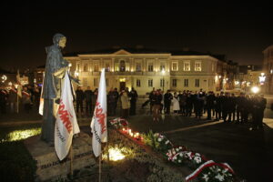 13.12.2017 Kielce. 36. rocznica wprowadzenia stanu wojennego w Polsce. Uroczystości pod pomnikiem księdza Jerzego Popiełuszki / Jarosław Kubalski / Radio Kielce