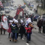 06.01.2018 Kielce. Orszaki Trzech Króli spotkały się na Placu Jana Pawła II / Jarosław Kubalski / Radio Kielce