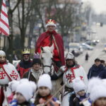 06.01.2018 Kielce. Orszaki Trzech Króli spotkały się na Placu Jana Pawła II / Jarosław Kubalski / Radio Kielce