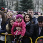 06.01.2018 Kielce. Orszaki Trzech Króli spotkały się na Placu Jana Pawła II / Jarosław Kubalski / Radio Kielce