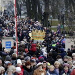 06.01.2018 Kielce. Orszaki Trzech Króli spotkały się na Placu Jana Pawła II / Jarosław Kubalski / Radio Kielce