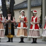 06.01.2018 Kielce. Orszaki Trzech Króli spotkały się na Placu Jana Pawła II / Jarosław Kubalski / Radio Kielce