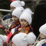 06.01.2018 Kielce. Orszaki Trzech Króli spotkały się na Placu Jana Pawła II / Jarosław Kubalski / Radio Kielce