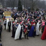 06.01.2018 Kielce. Orszaki Trzech Króli spotkały się na Placu Jana Pawła II / Jarosław Kubalski / Radio Kielce