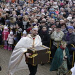06.01.2018 Kielce. Orszaki Trzech Króli spotkały się na Placu Jana Pawła II / Jarosław Kubalski / Radio Kielce