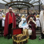 06.01.2018 Kielce. Orszaki Trzech Króli spotkały się na Placu Jana Pawła II / Jarosław Kubalski / Radio Kielce