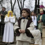 06.01.2018 Kielce. Orszaki Trzech Króli spotkały się na Placu Jana Pawła II / Jarosław Kubalski / Radio Kielce