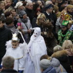 06.01.2018 Kielce. Orszaki Trzech Króli spotkały się na Placu Jana Pawła II / Jarosław Kubalski / Radio Kielce