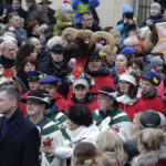 06.01.2018 Kielce. Orszaki Trzech Króli spotkały się na Placu Jana Pawła II / Jarosław Kubalski / Radio Kielce