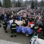 06.01.2018 Kielce. Orszaki Trzech Króli spotkały się na Placu Jana Pawła II / Jarosław Kubalski / Radio Kielce