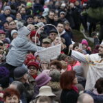 06.01.2018 Kielce. Orszaki Trzech Króli spotkały się na Placu Jana Pawła II / Jarosław Kubalski / Radio Kielce